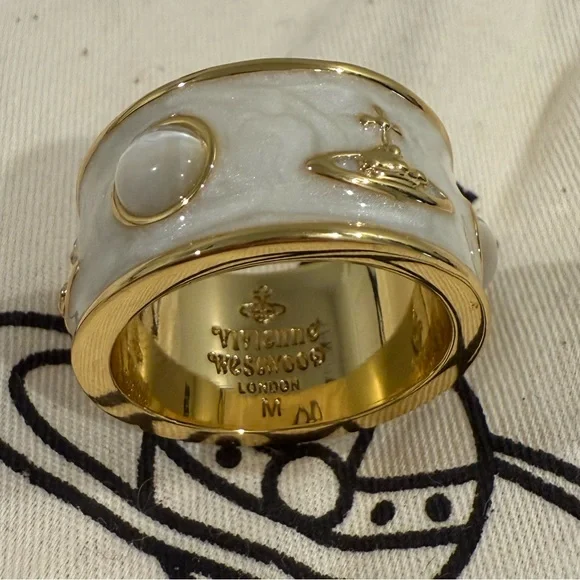 Vivienne Westwood King Ring in White Enamel - Picture 2 of 4